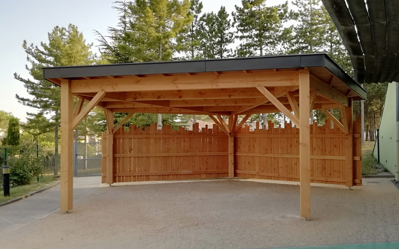 Carport en bois Douglas à Villeneuve-de-Berg