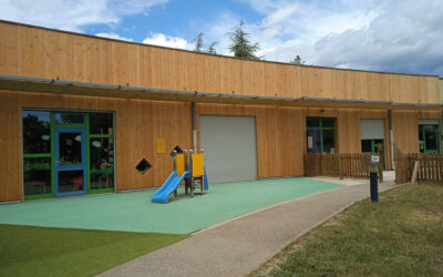 Façade en Bardage Bois pour la Crèche à Villeneuve-de-Berg