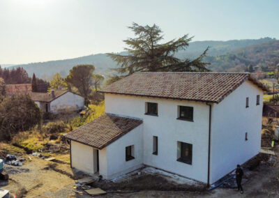 Finition en enduit pour cette maison à Vesseaux