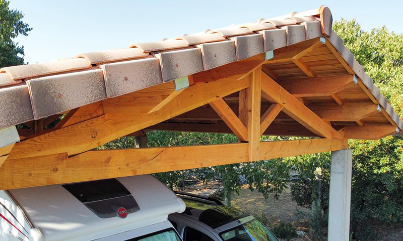 Carport traditionnel Ardèche