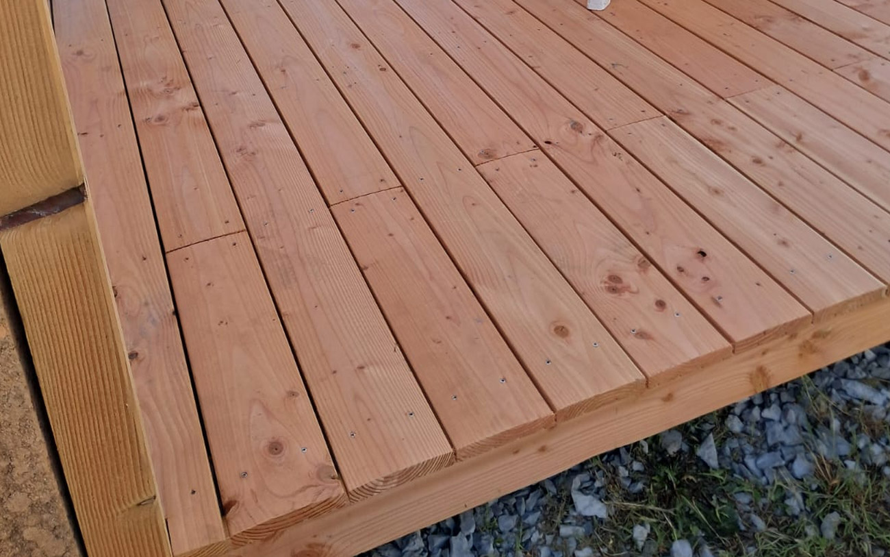 Terrasse en lames bombées Ardèche
